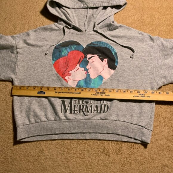 Disney Little Mermaid Women Medium Gray Cropped‎ Pullover Hoodie Sweatshirt (G) - Picture 5 of 8